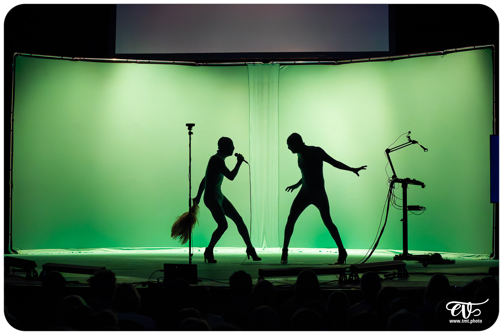 DYSTOPIA (UN POYO ROYO)